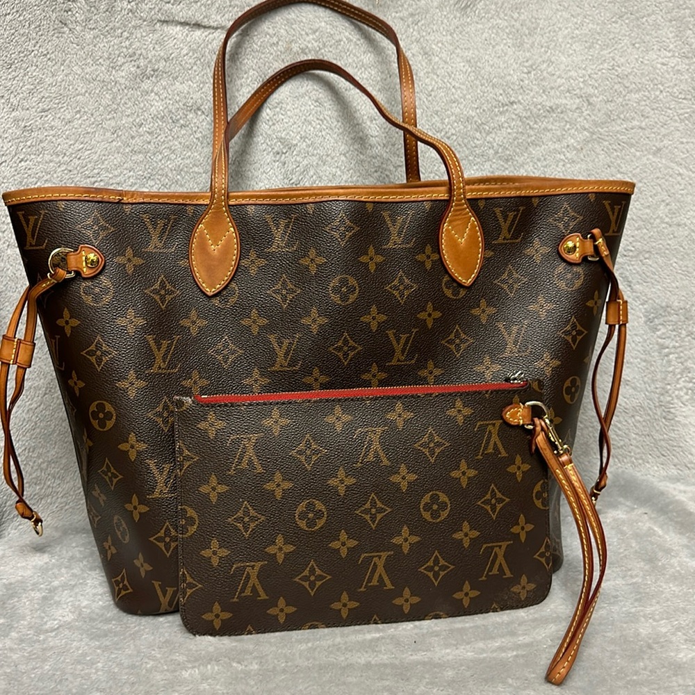 Louis Vuitton Monogram Neverfull MM Tote Bag